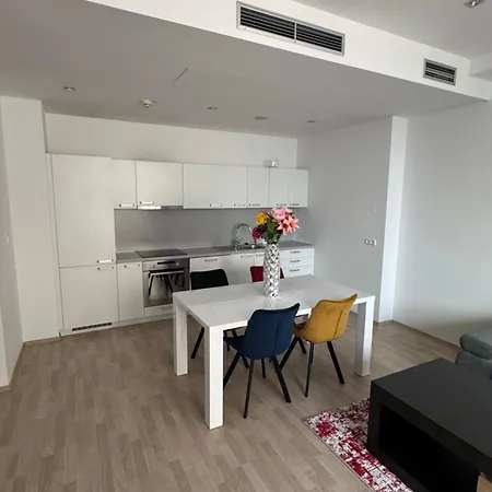 City Gate Old Town With Parking *